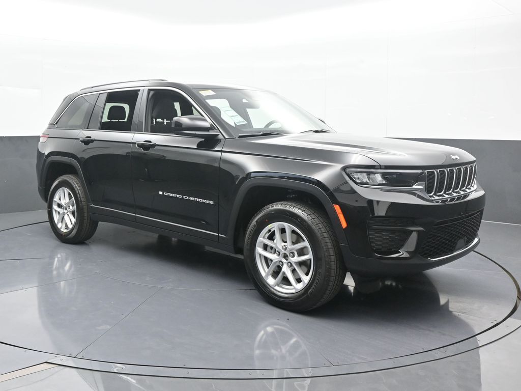 2025 Jeep Grand Cherokee Laredo X photo 4