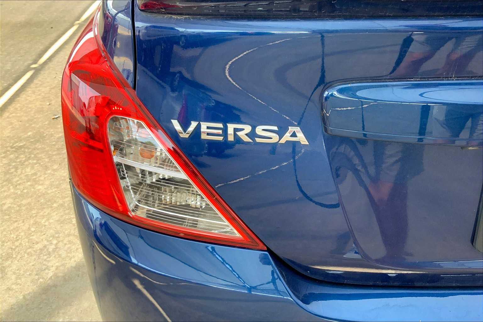 2019 Nissan Versa SV photo 27