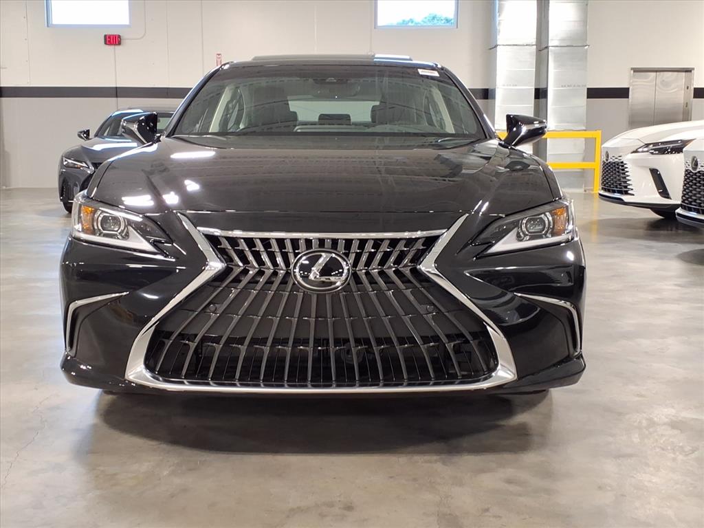 2025 Lexus ES 300h photo 2