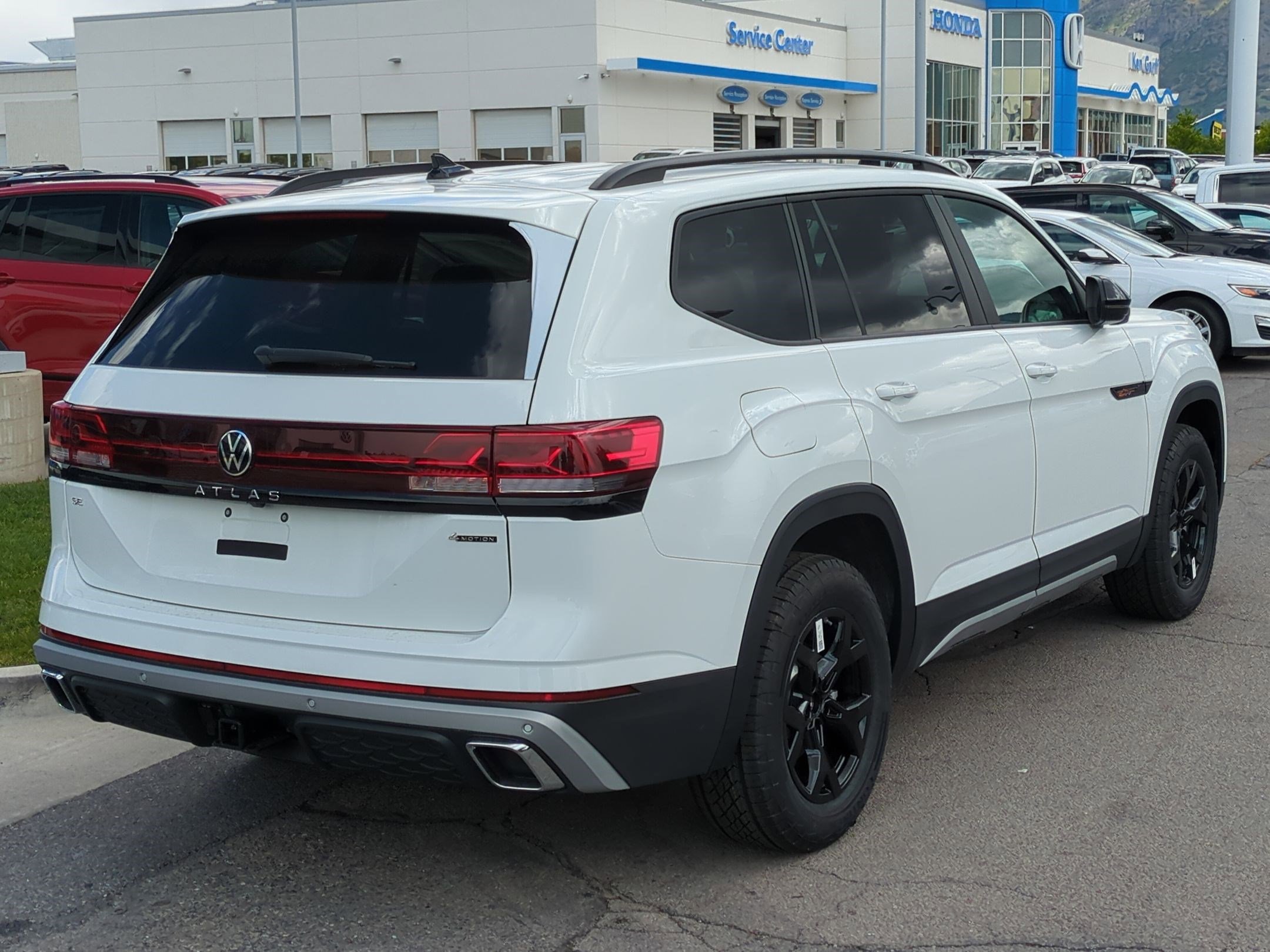 2025 Volkswagen Atlas Peak Edition SE photo 3