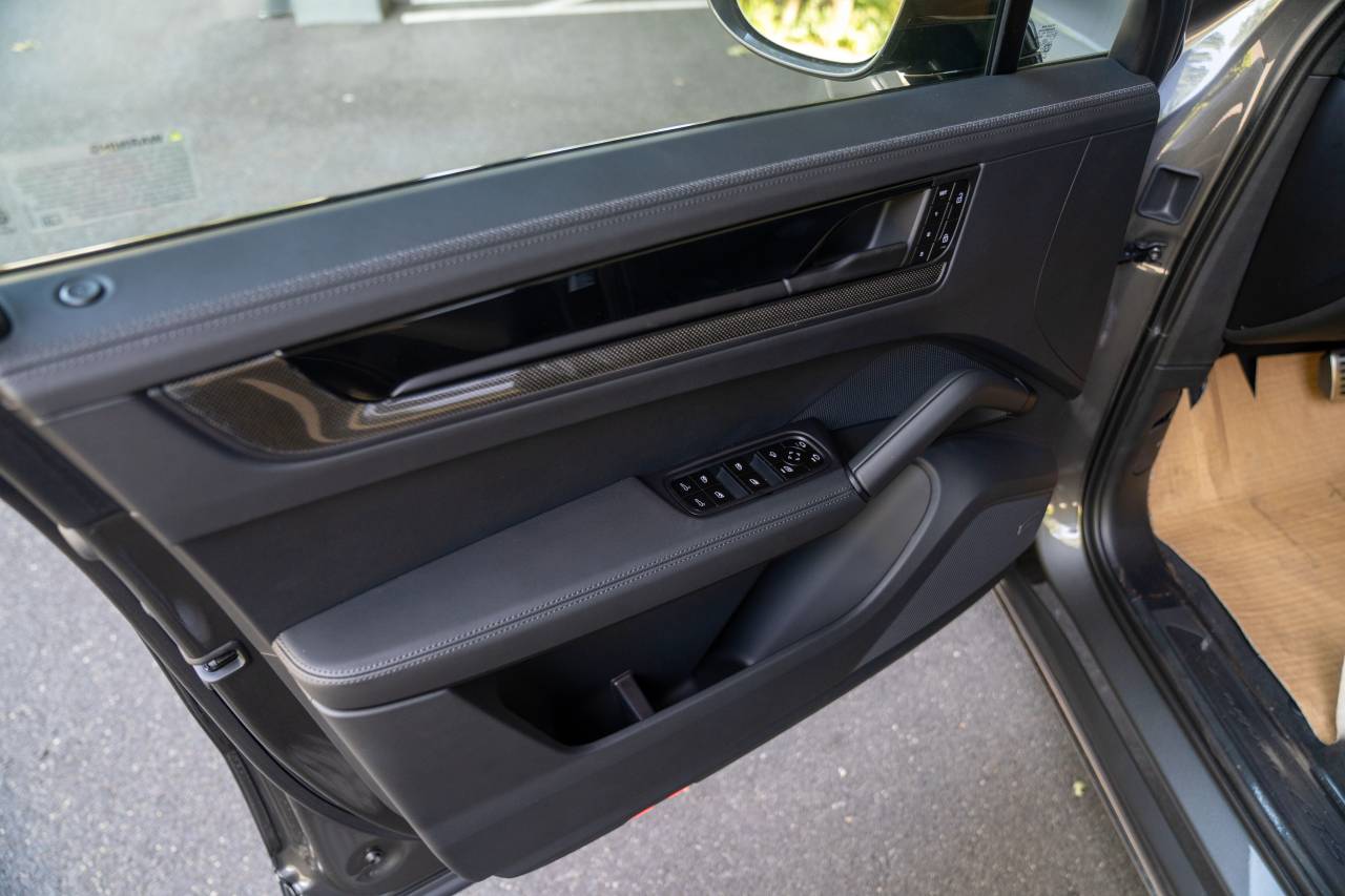 2025 Porsche Cayenne GTS photo 25