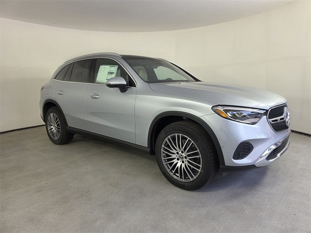 2026 Mercedes-Benz GLC Base's photo