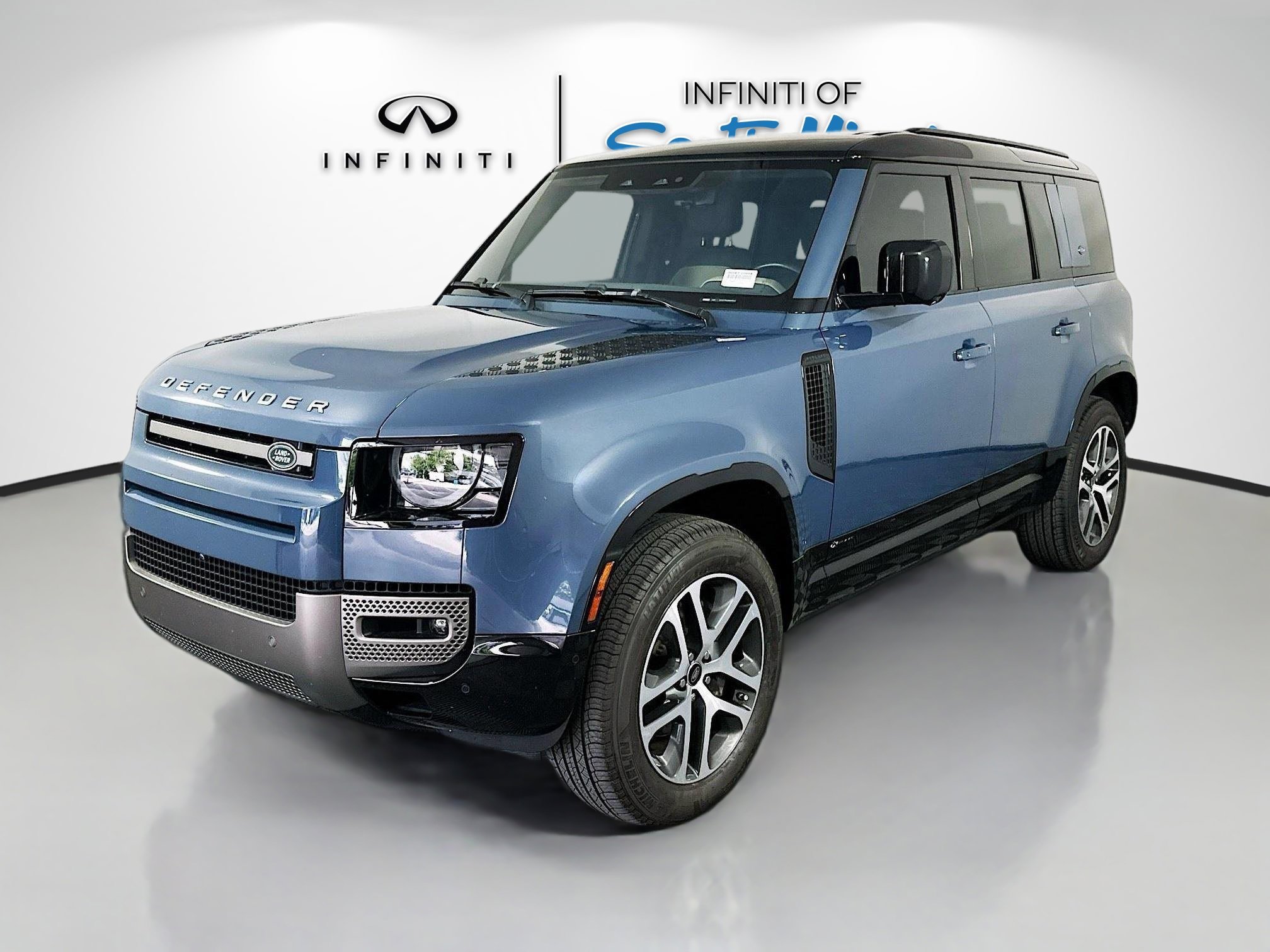 2021 Land Rover Defender X-Dynamic HSE photo 3
