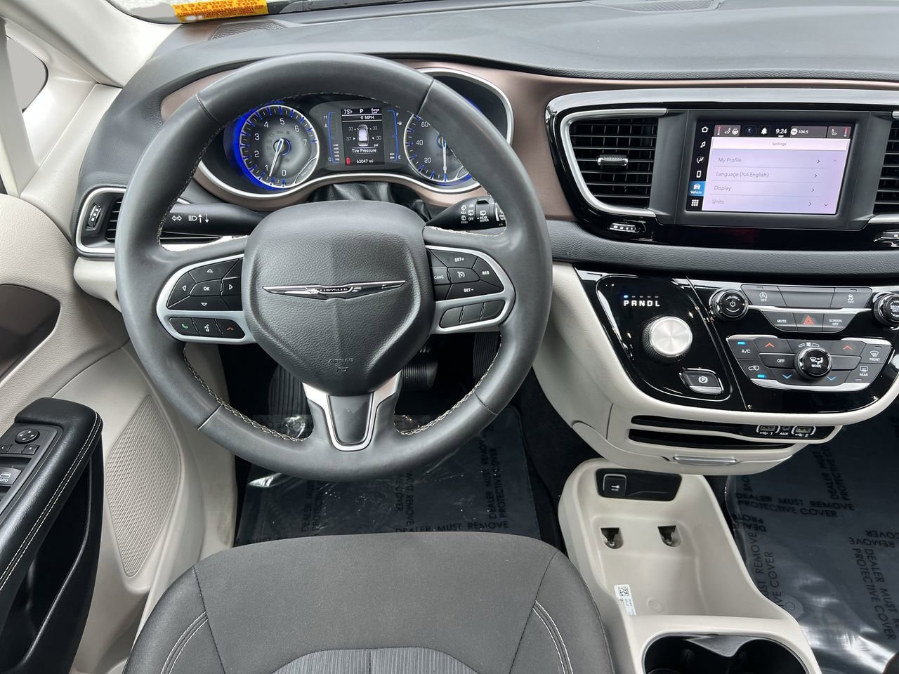 2022 Chrysler Voyager LX photo 13