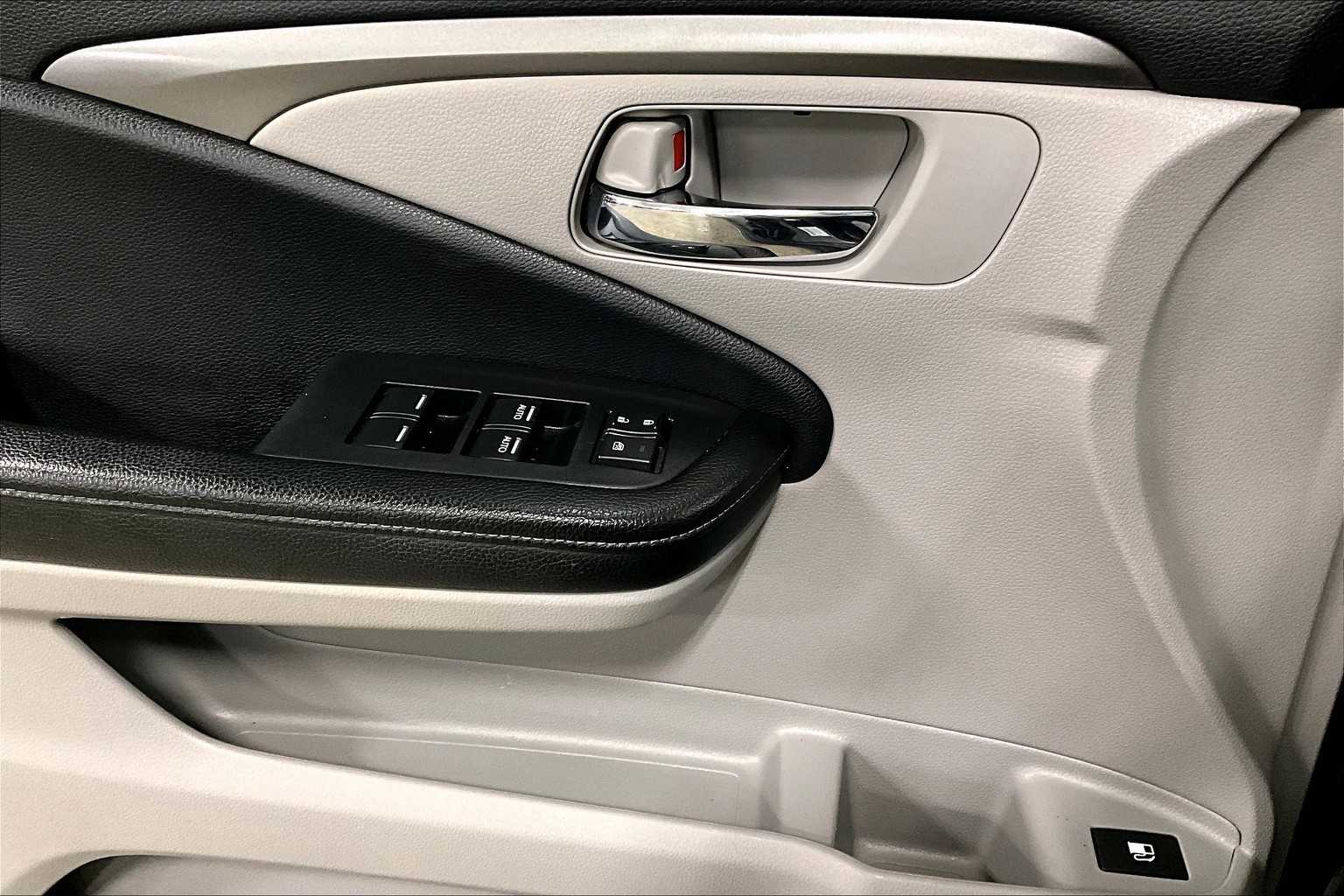2019 Honda Ridgeline RTL-T photo 33