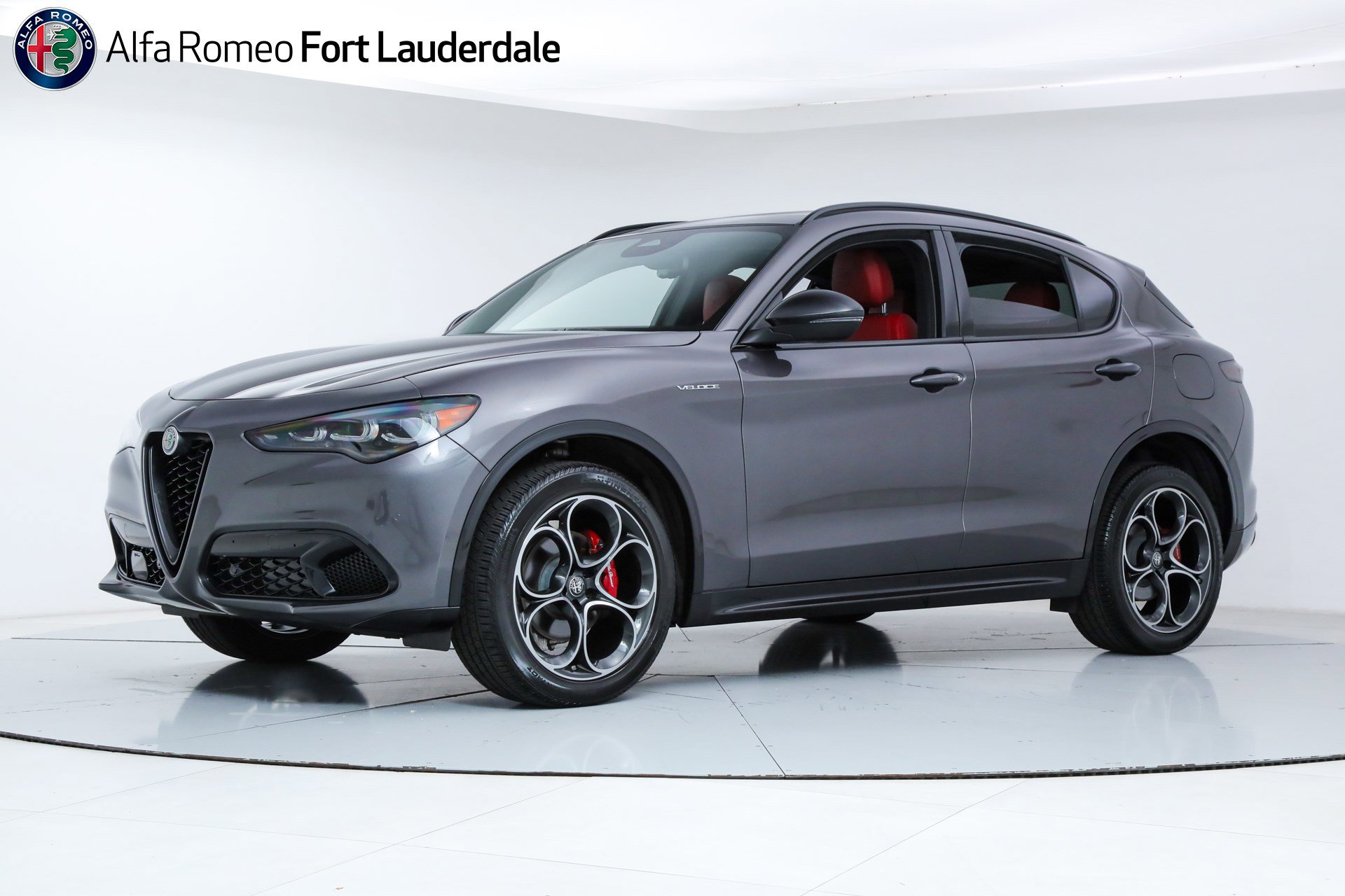 2025 Alfa Romeo Stelvio Base's photo