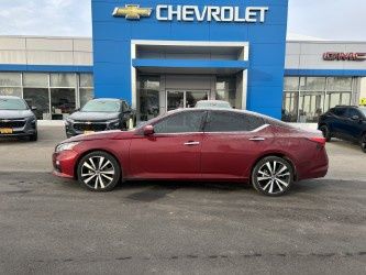 2021 Nissan Altima Platinum's photo