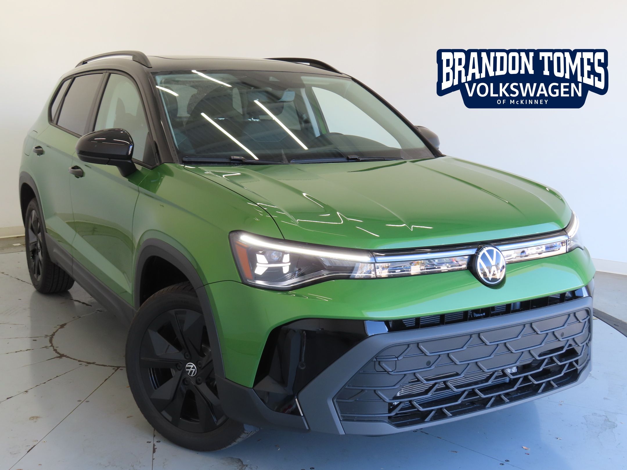 2026 Volkswagen Taos SE Black's photo