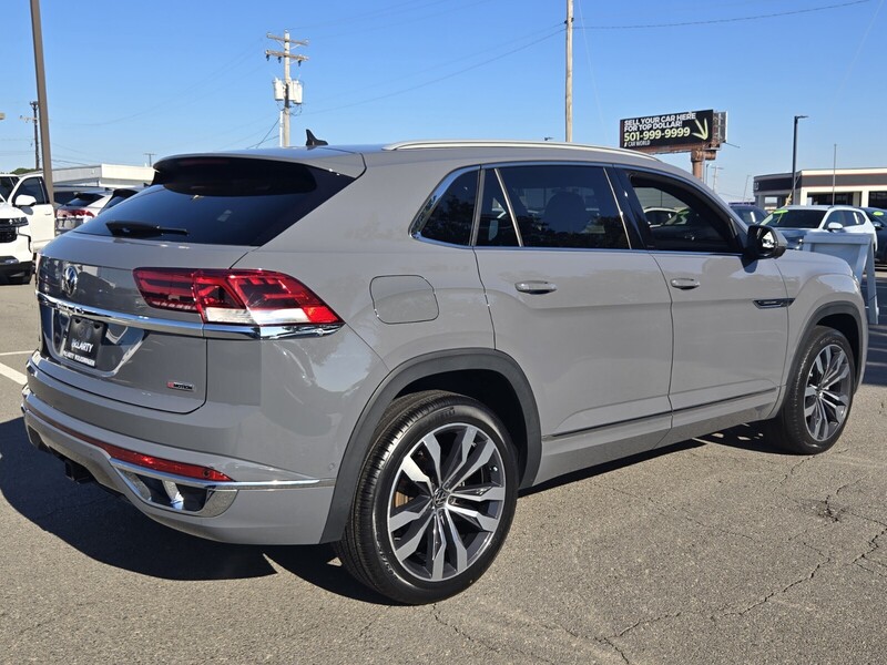 2022 Volkswagen Atlas Cross Sport V6 SEL Premium R-Line photo 2