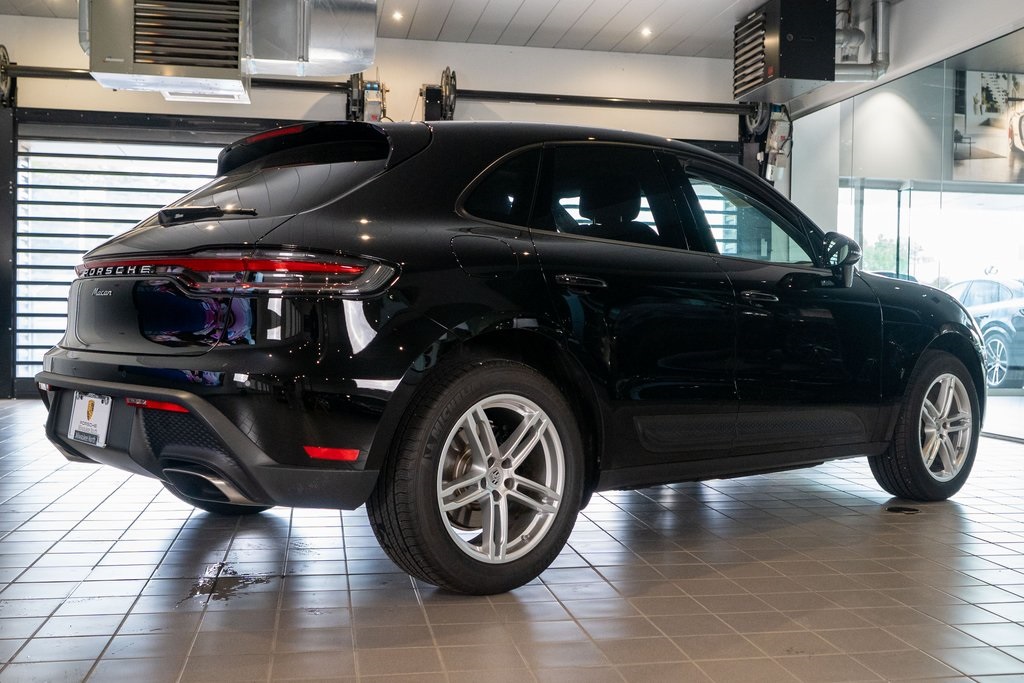 2025 Porsche Macan Base photo 9