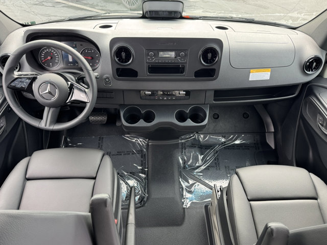 2026 Mercedes Benz Sprinter 2500 photo 4