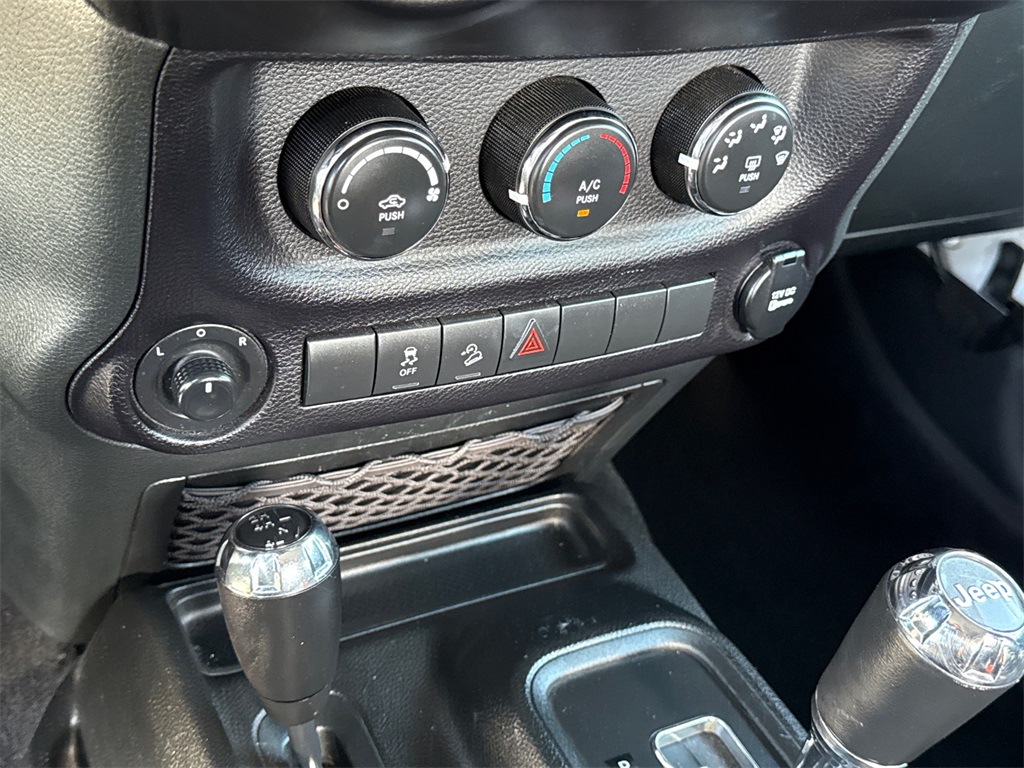 2017 Jeep Wrangler Sport photo 21