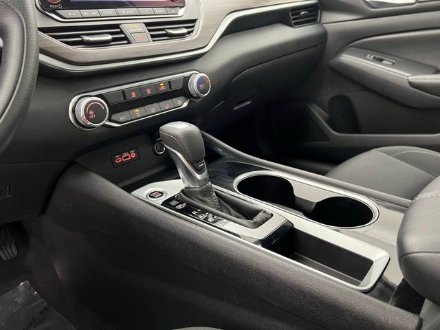 2024 Nissan Altima 2.5 SV photo 13