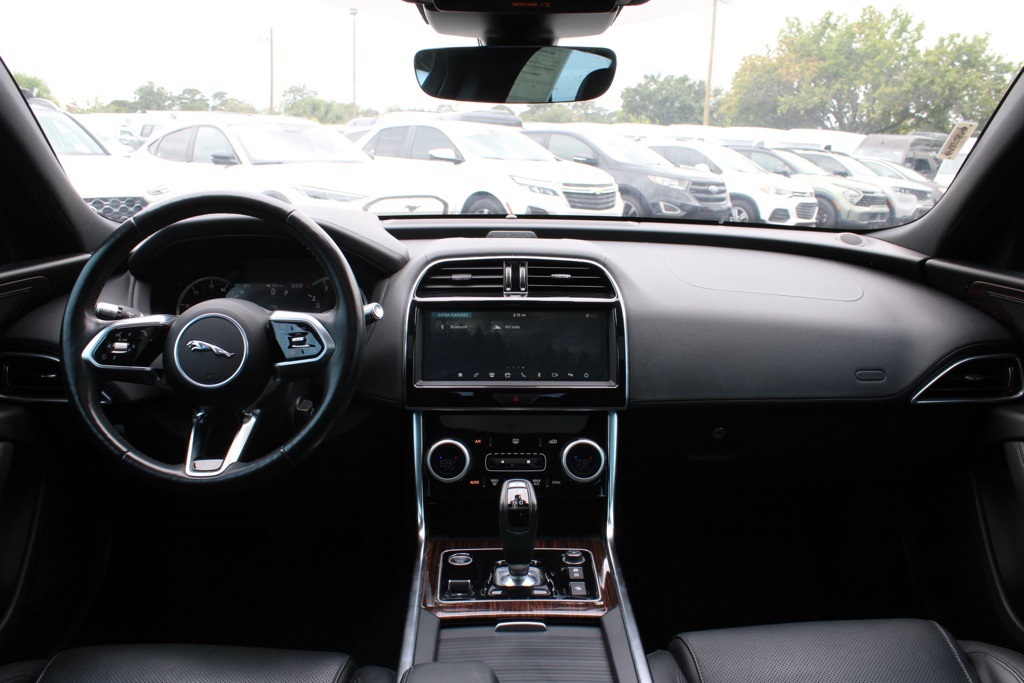 2020 Jaguar XE S photo 25