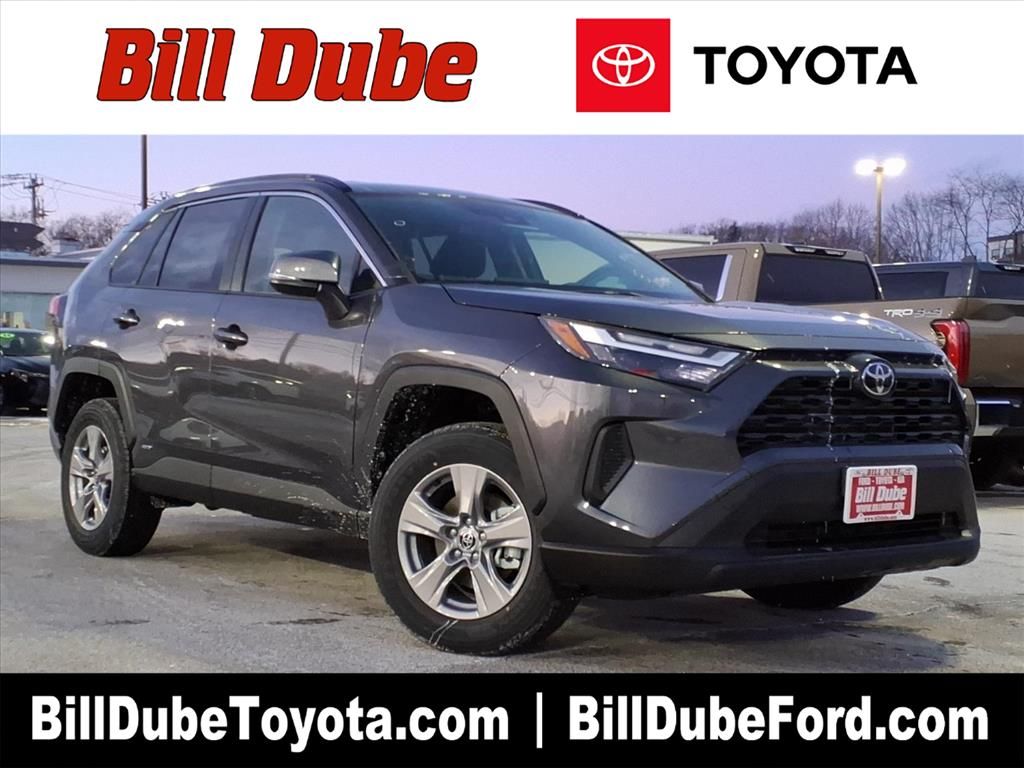 2025 Toyota RAV4 XLE's photo