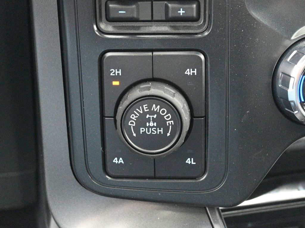 2025 Ford F-150 Lariat photo 19