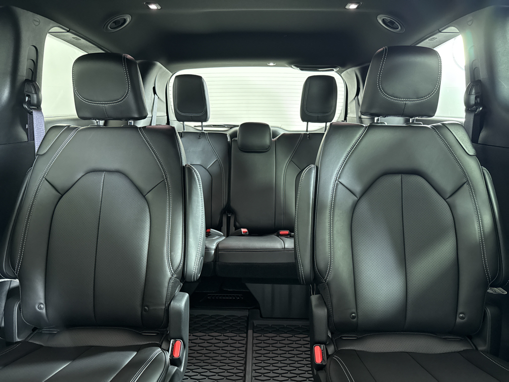 2025 Chrysler Pacifica photo 7