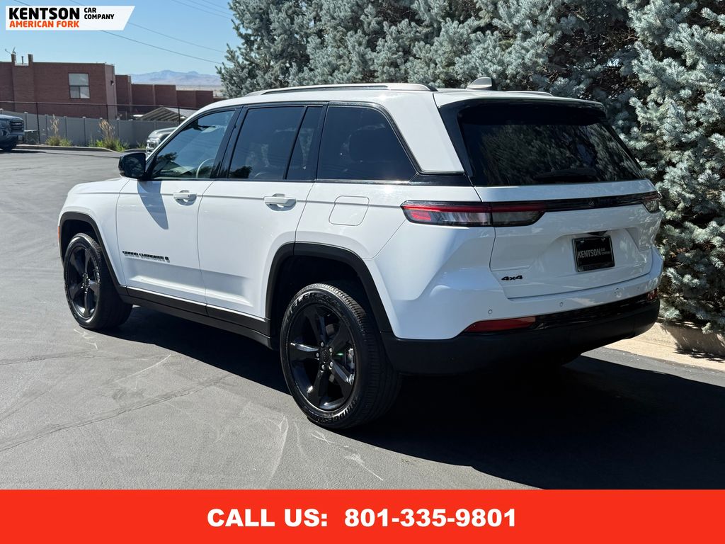 2023 Jeep Grand Cherokee Laredo Altitude photo 6