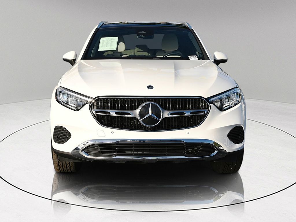 2025 Mercedes Benz GLC 300 4MATIC photo 2