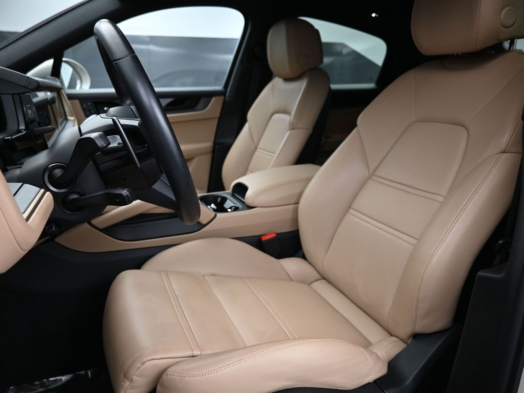 2024 Porsche Cayenne Coupe Base photo 4