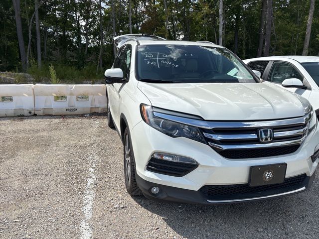 2016 Honda Pilot Touring photo 2