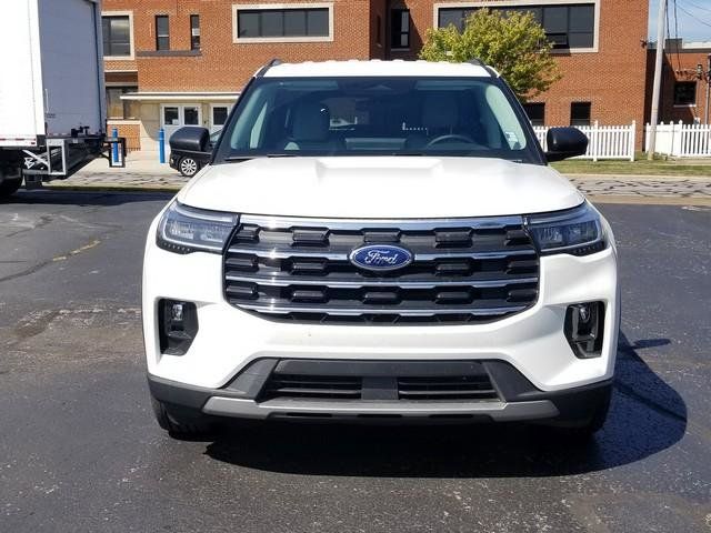 2025 Ford Explorer photo 7
