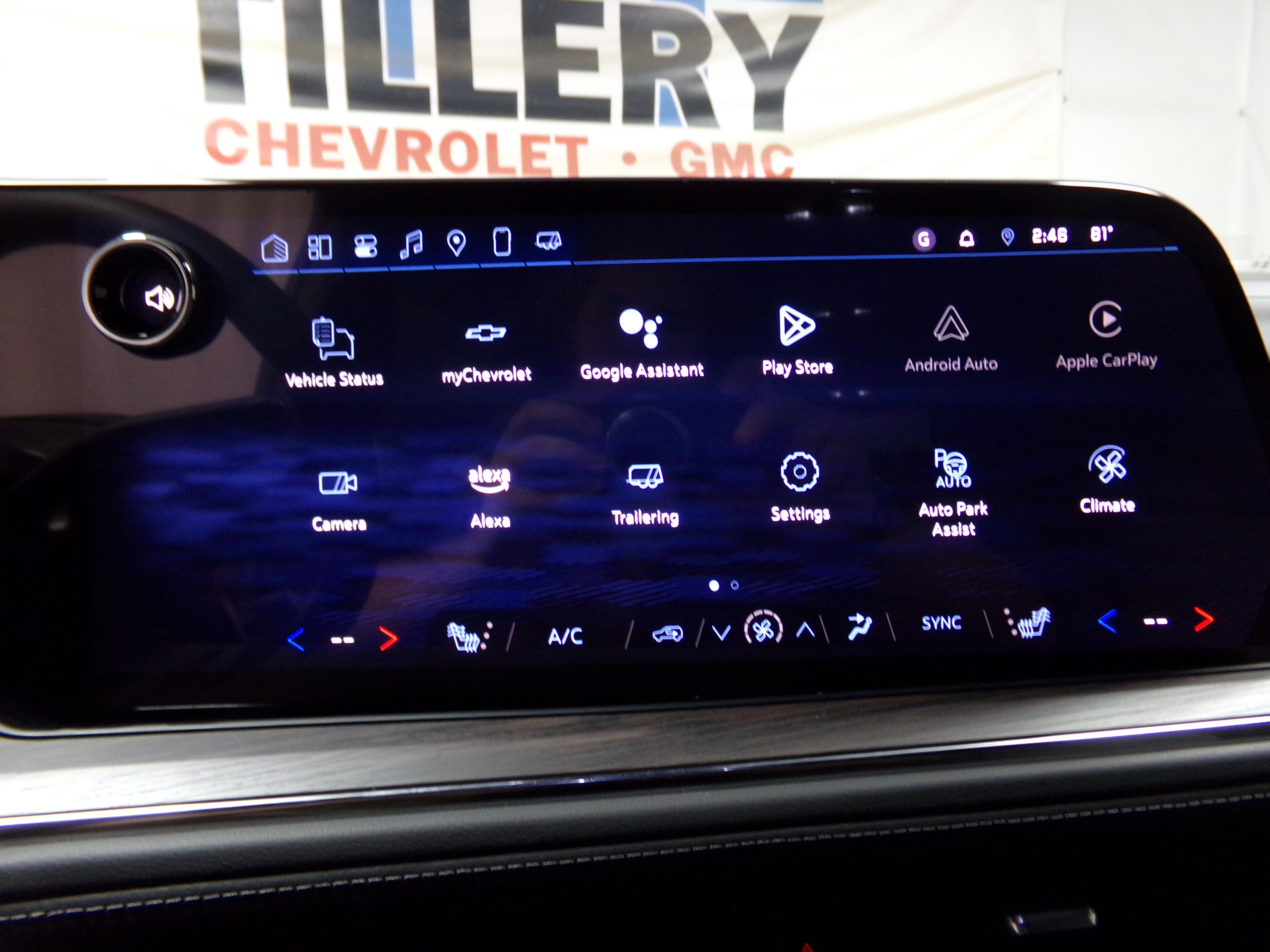 2025 Chevrolet Suburban LT photo 12