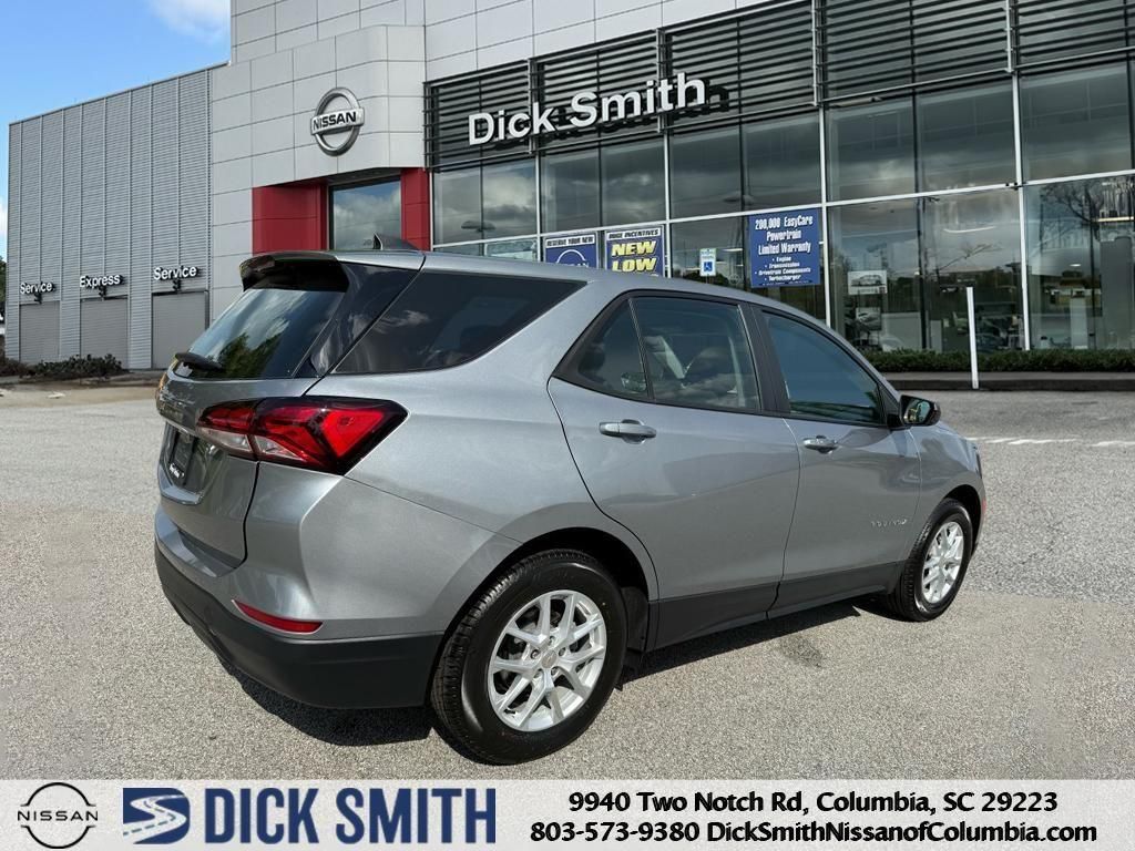 2023 Chevrolet Equinox LS photo 3