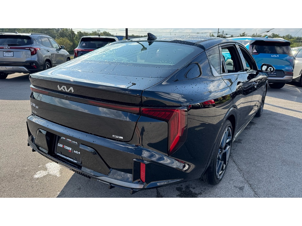 2025 Kia K4 GT-Line photo 2