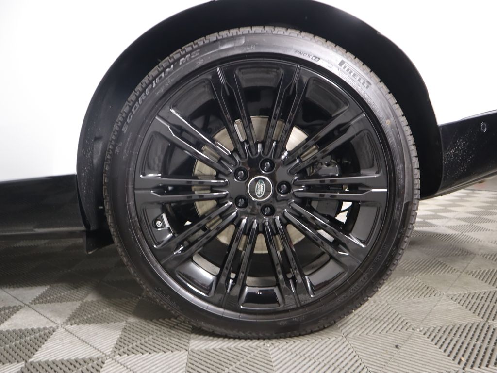 2025 Land Rover Range Rover SE photo 29
