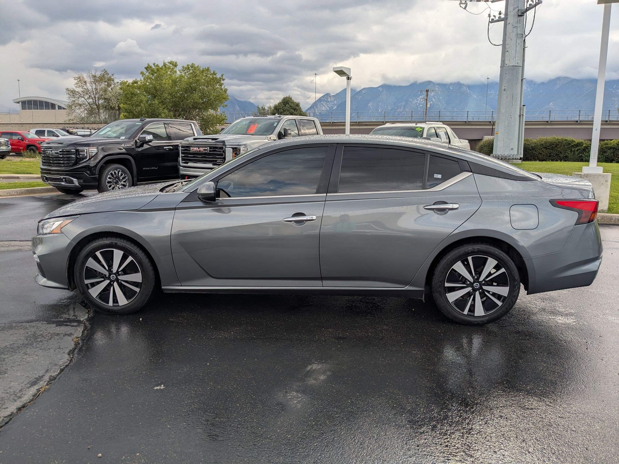 2021 Nissan Altima 2.5 SV photo 2