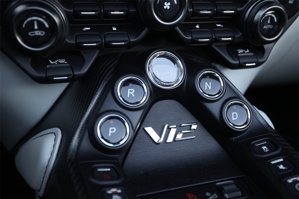 2023 Aston Martin Vantage photo 32