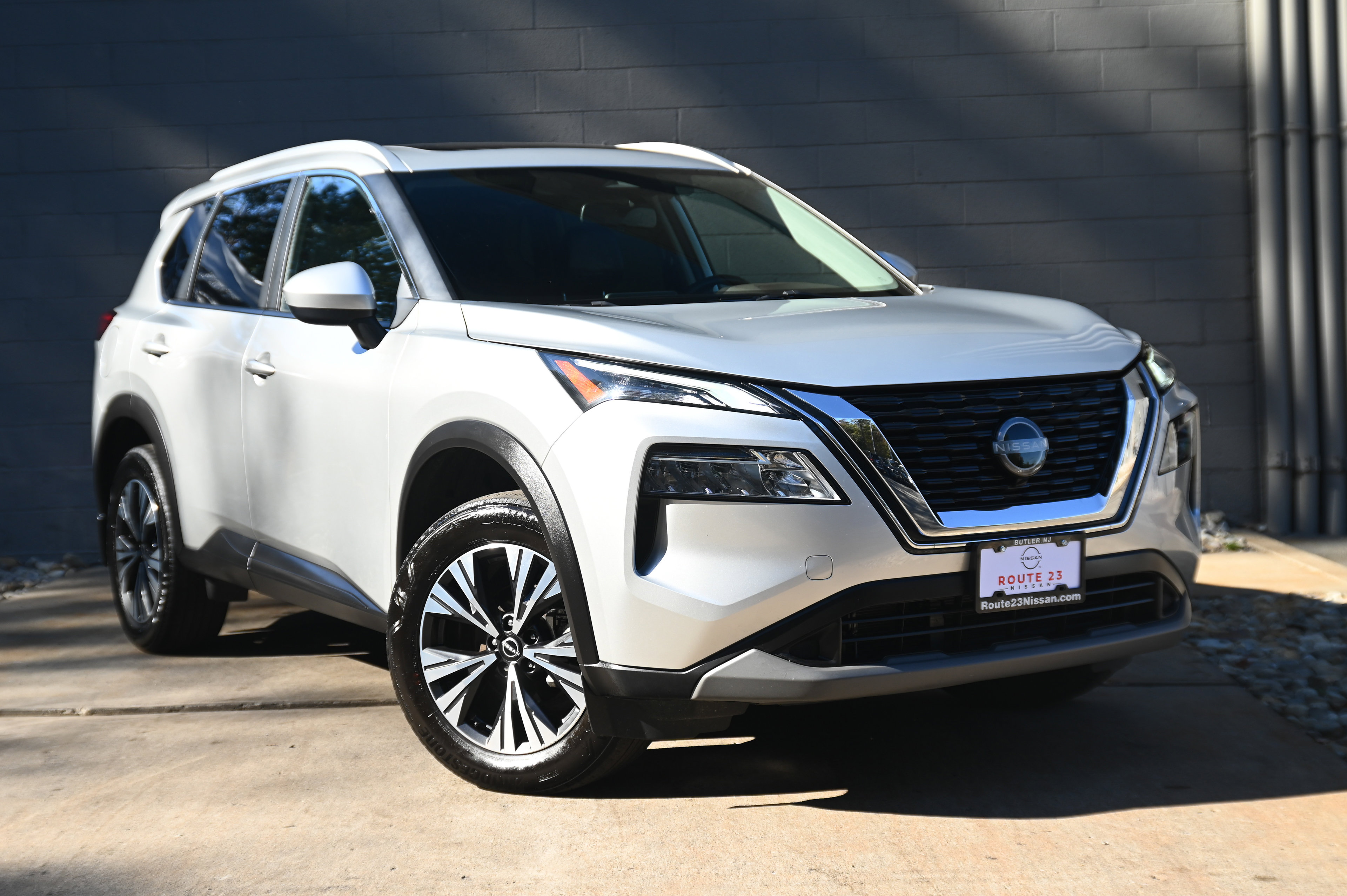 2023 Nissan Rogue SV photo 3