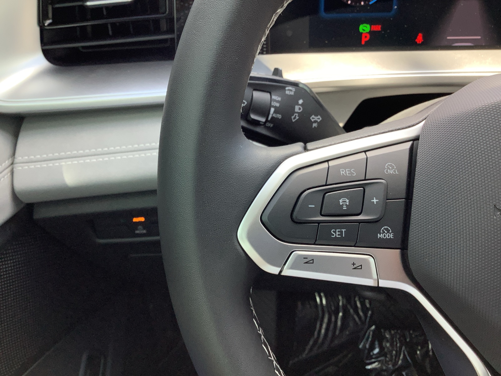 2025 Volkswagen Tiguan SE photo 24