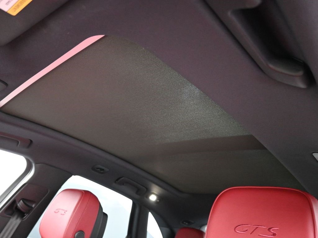 2024 Porsche Macan GTS photo 21