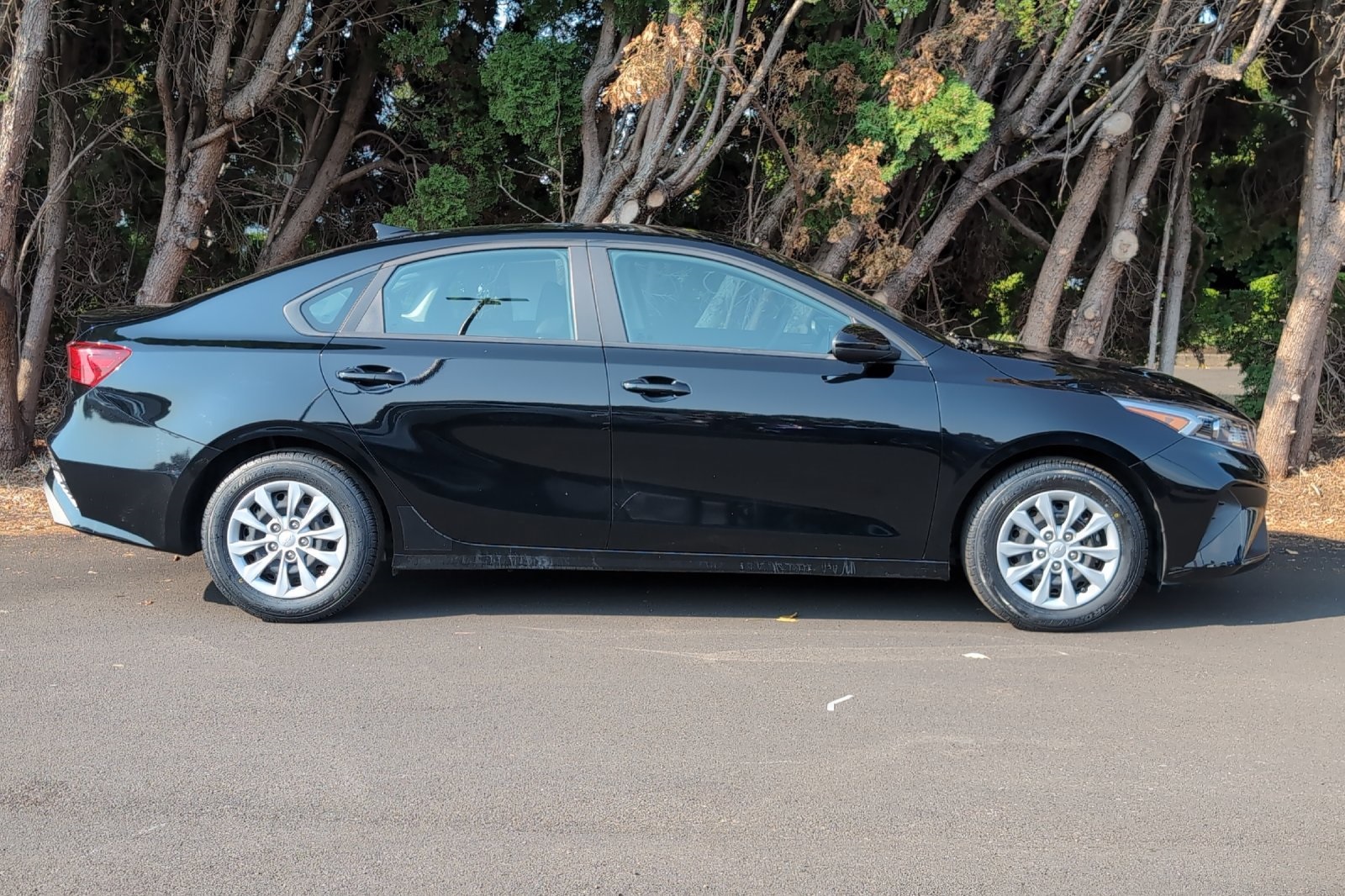 2023 Kia Forte LX photo 2