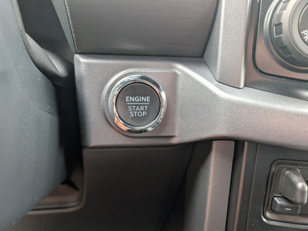 2025 Ford F-150 XLT photo 10
