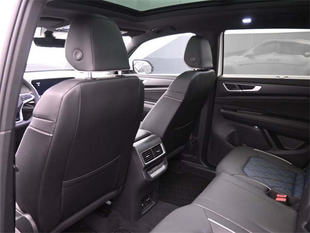 2025 Volkswagen Atlas Cross Sport SEL Premium R-Line photo 12