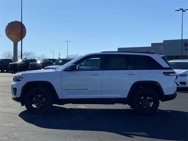 2025 Jeep Grand Cherokee Altitude photo 6