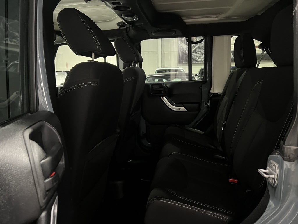 2014 Jeep Wrangler Unlimited Sahara photo 15