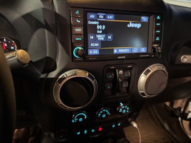 2018 Jeep Wrangler Unlimited Sahara photo 4