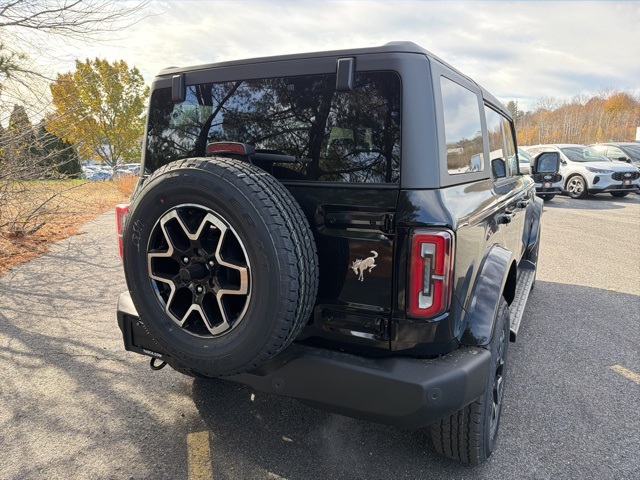2025 Ford Bronco Outer Banks photo 3