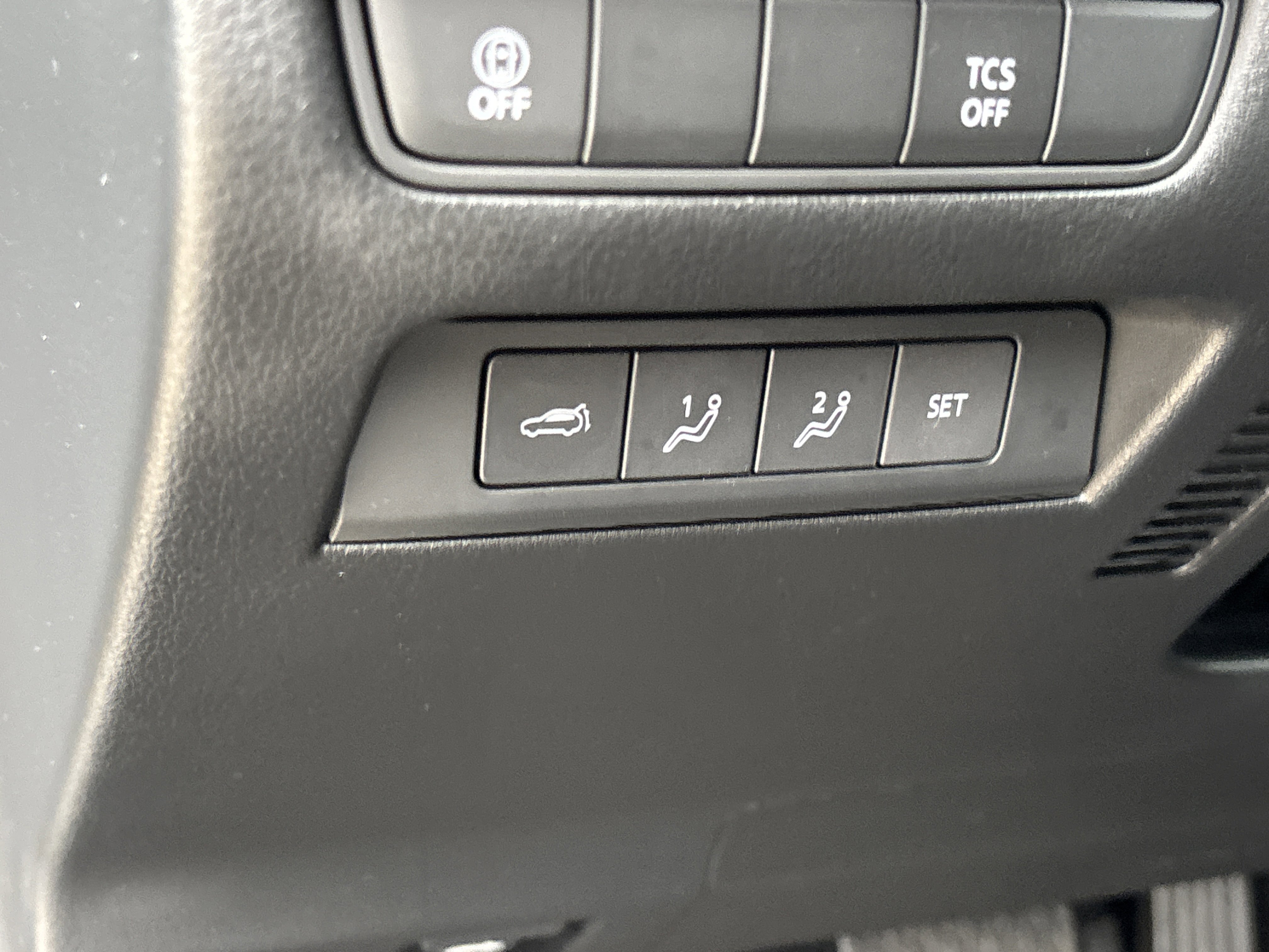 2024 Mazda CX-50 2.5 Premium Plus photo 3