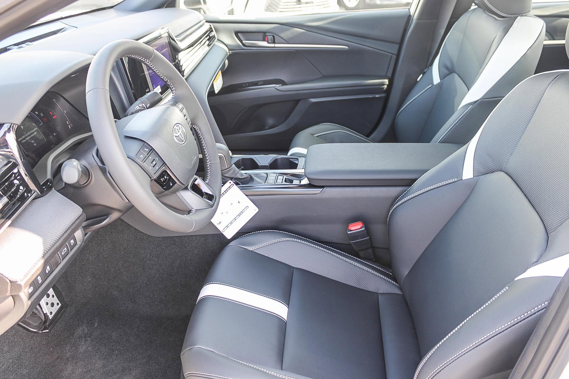 2025 Toyota Camry SE photo 19
