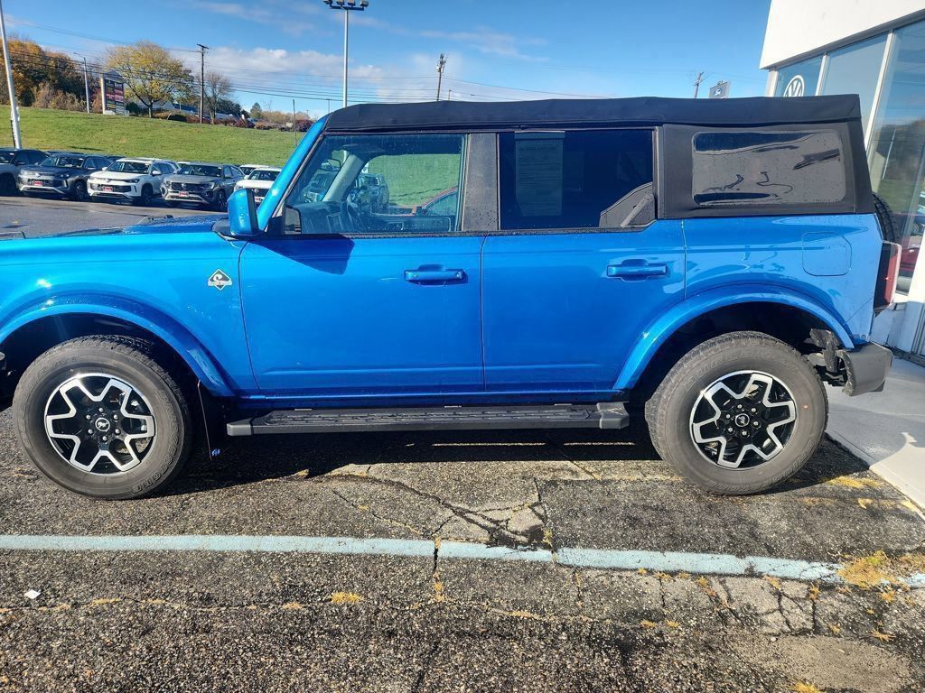 2022 Ford Bronco Outer Banks photo 3