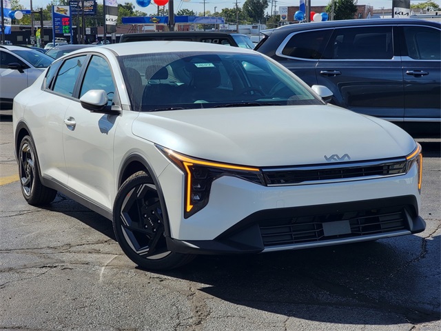 2025 Kia K4 EX photo 2