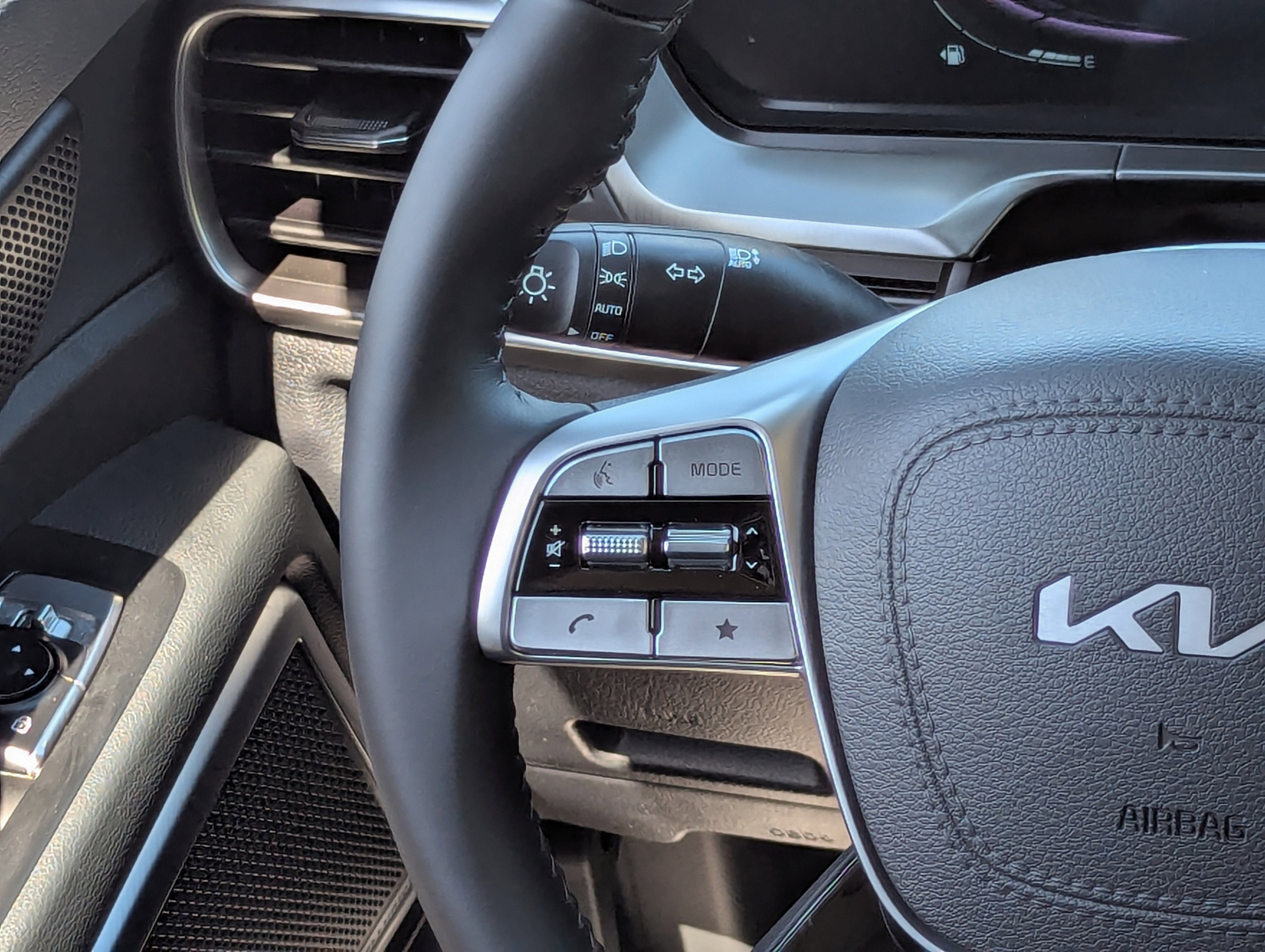 2025 Kia Telluride S photo 3