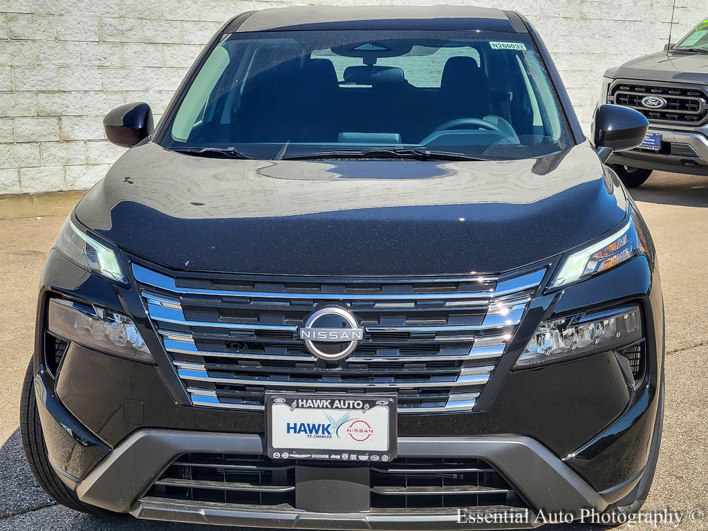 2026 Nissan Rogue SV photo 2