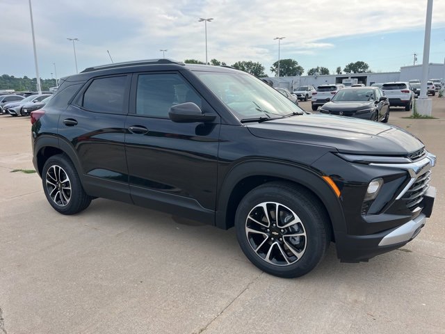 2026 Chevrolet Trailblazer LT photo 2