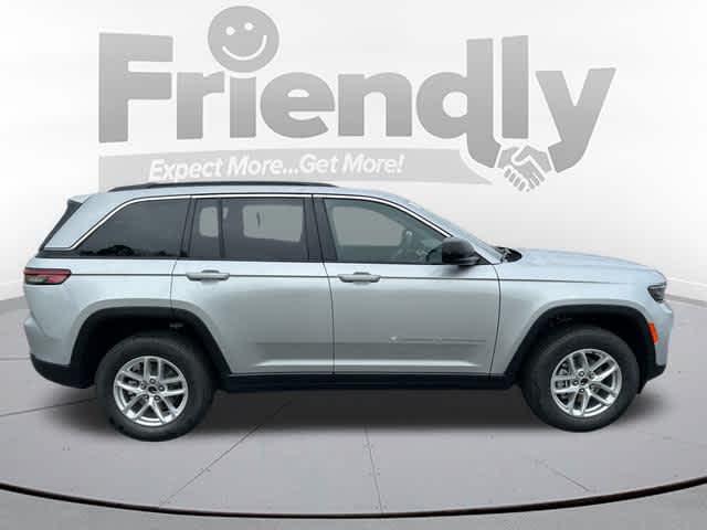 2025 Jeep Grand Cherokee Laredo X photo 4